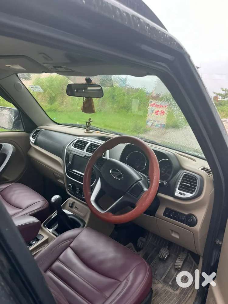 Mahindra Tuv 300 1.5 T10 2017 Car