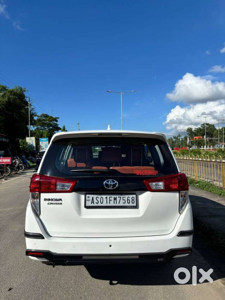 Toyota Innova Crysta 2.4 G Mt 8s, 2023, Diesel