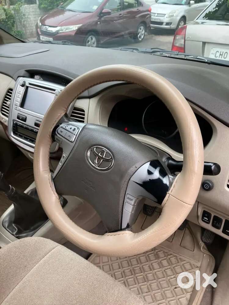 Toyota Innova 2.5 V 2012 , New Tyer