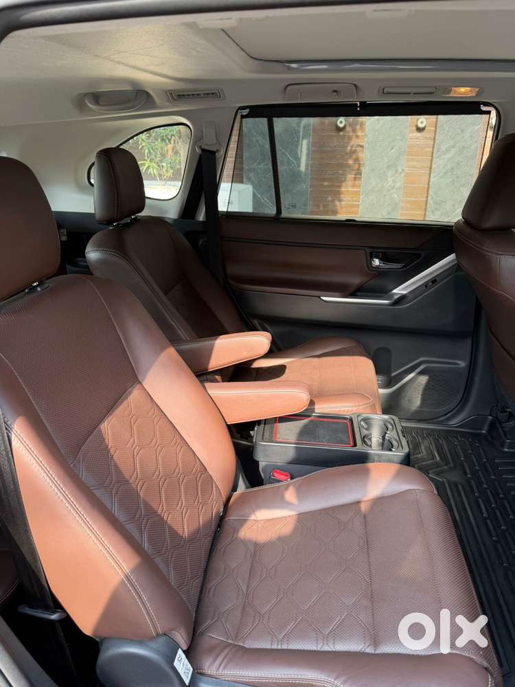 Toyota Innova Hycross 2.0 Zx Hybrid 7 Str, 2025, Petrol