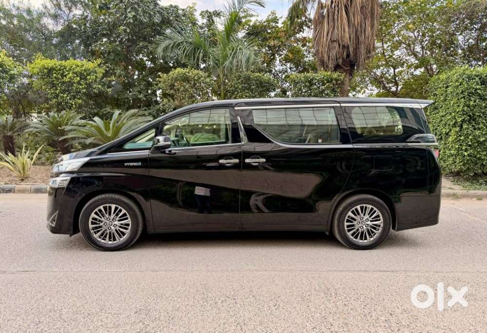 Toyota Vellfire Vip – Executive Lounge, 2023, Petrol