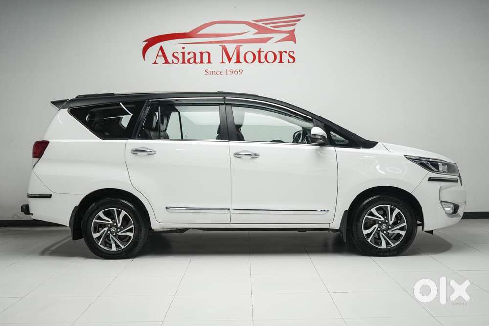 Toyota Innova Crysta 2.4 G Plus Mt 8 Str, 2024, Diesel