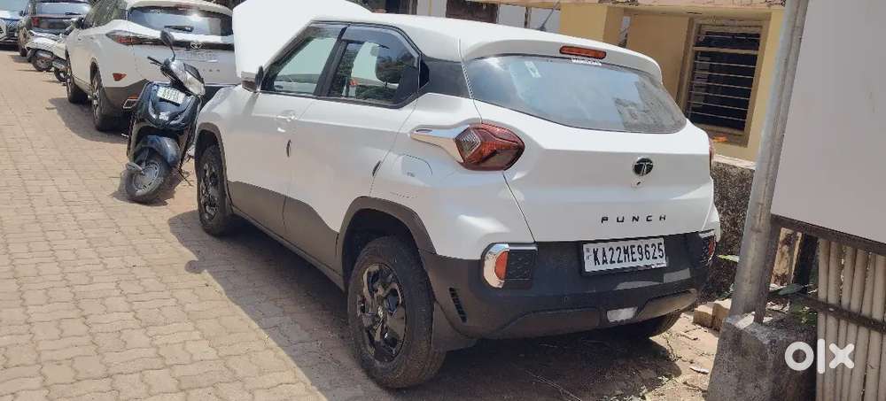 Tata Punch Adv + 1.2p Mt Date Of Registration : 18 Dec 2025.