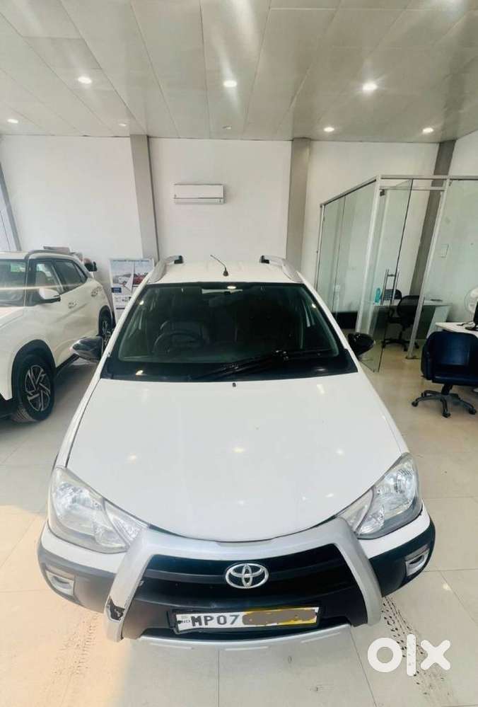 Toyota Etios Cross, 2014