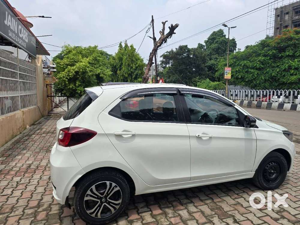 Tata Tiago 1.2 Revotron Xt (o), 2023, Petrol