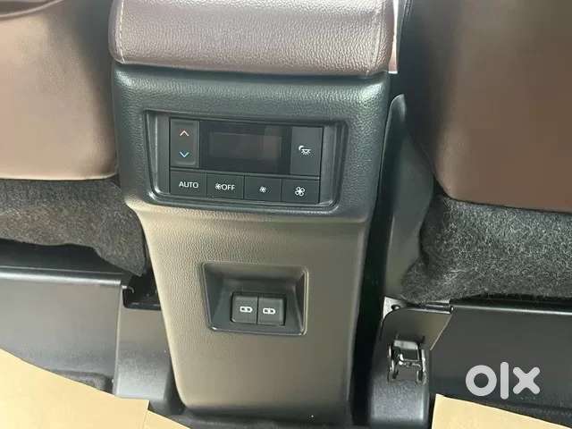Toyota Innova Hycross 2.0 Zx Hybrid 7 Str, 2024, Petrol