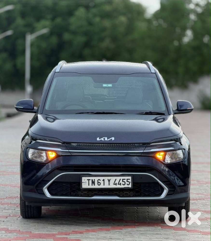 Kia Carens, 2023, Petrol
