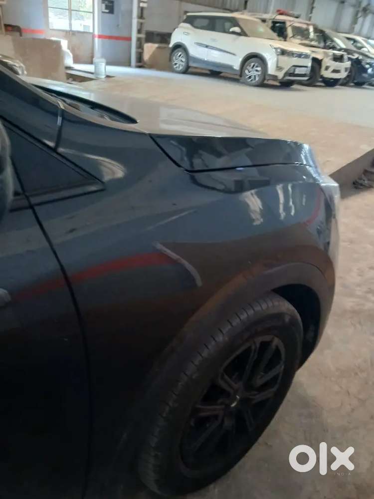 Mahindra Xuv700 2025 Diesel Well Maintained