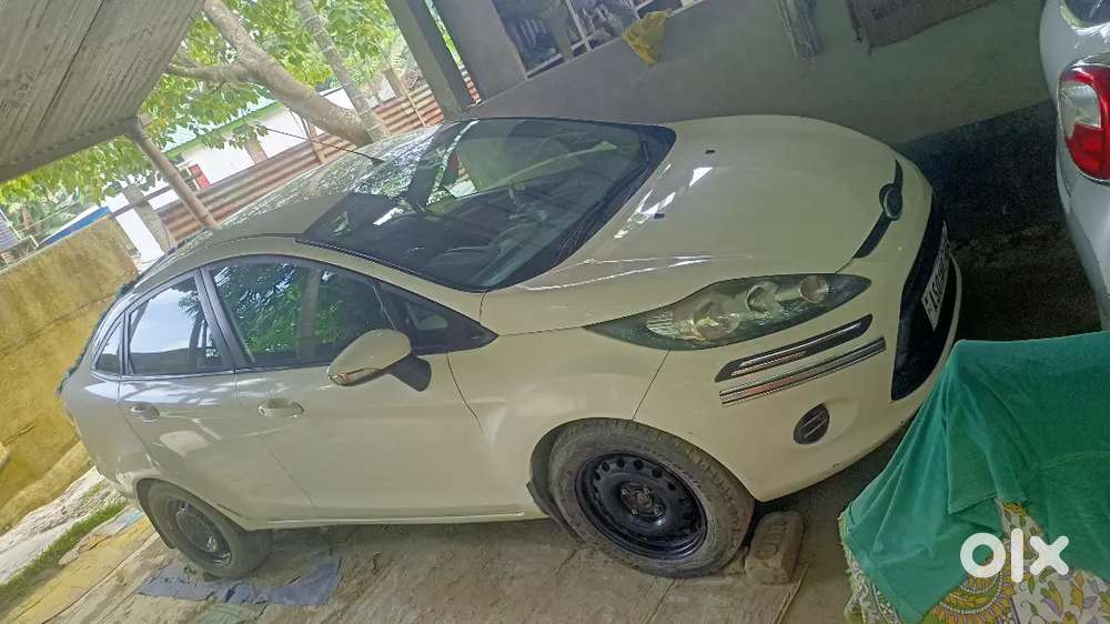 Ford Fiesta 2011 Petrol 120000 Km Driven