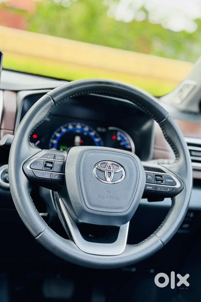 Toyota Innova Hycross 2.0 Zx Hybrid 7 Str, 2025, Petrol
