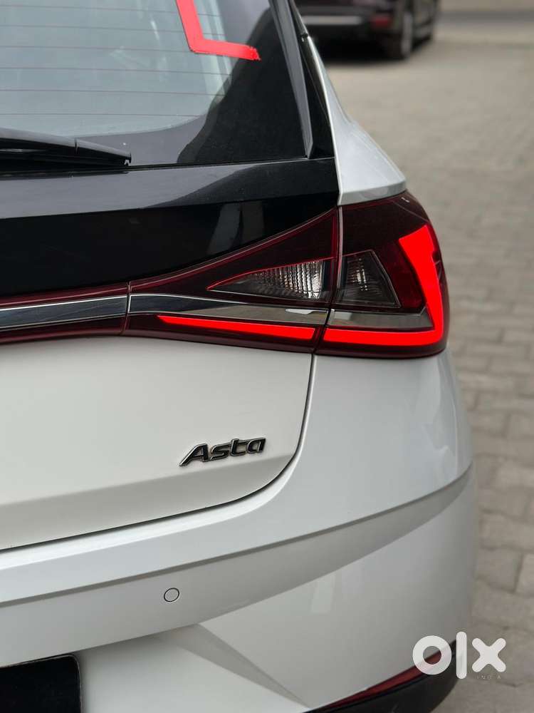 Hyundai I20 1.4 Asta (o) At With Sunroof, 2021, Petrol