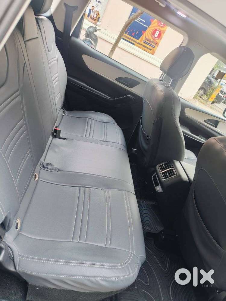 Mahindra Xuv700 2.0 Ax 5 Petrol Mt Str, 2022, Petrol