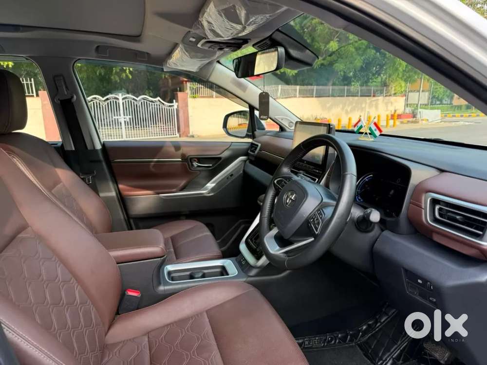 Toyota Innova Hycross 2.0 Zx Hybrid 7 Str, 2025, Petrol