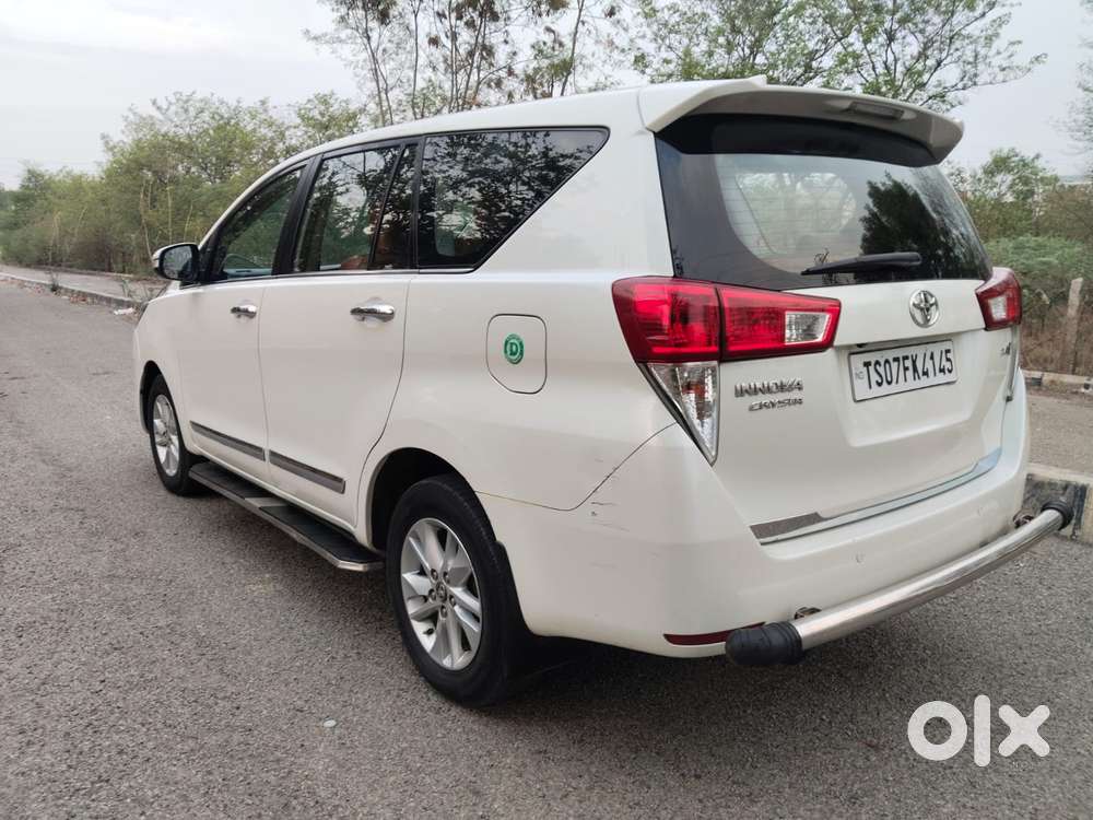 Toyota Innova Crysta 2.4 V 8 Str, 2016, Diesel