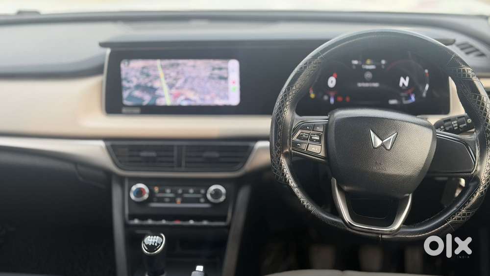 Mahindra Xuv700 2.0 Ax 3 Petrol Mt 5 Str, 2022, Petrol