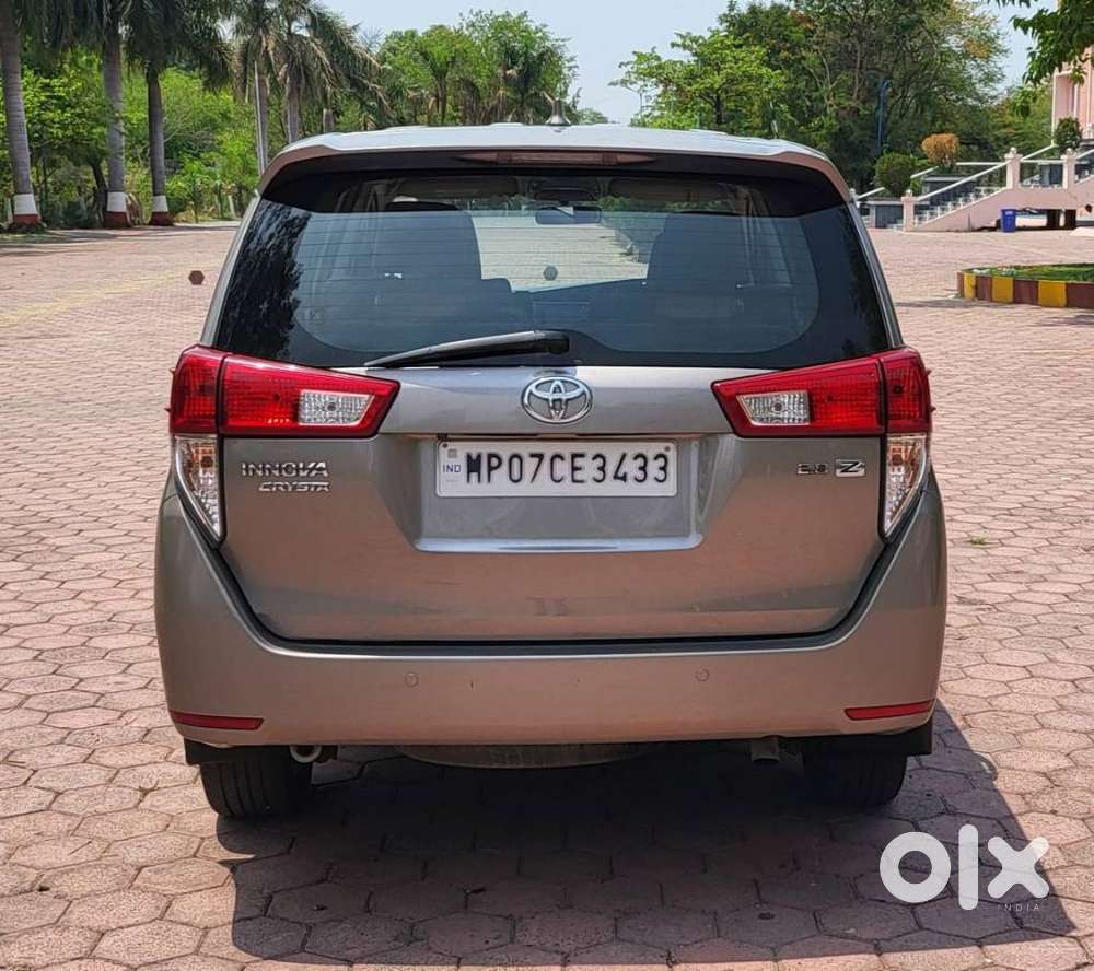 Toyota Innova Crysta 2.8 Zx At 7 Seater, 2016, Diesel