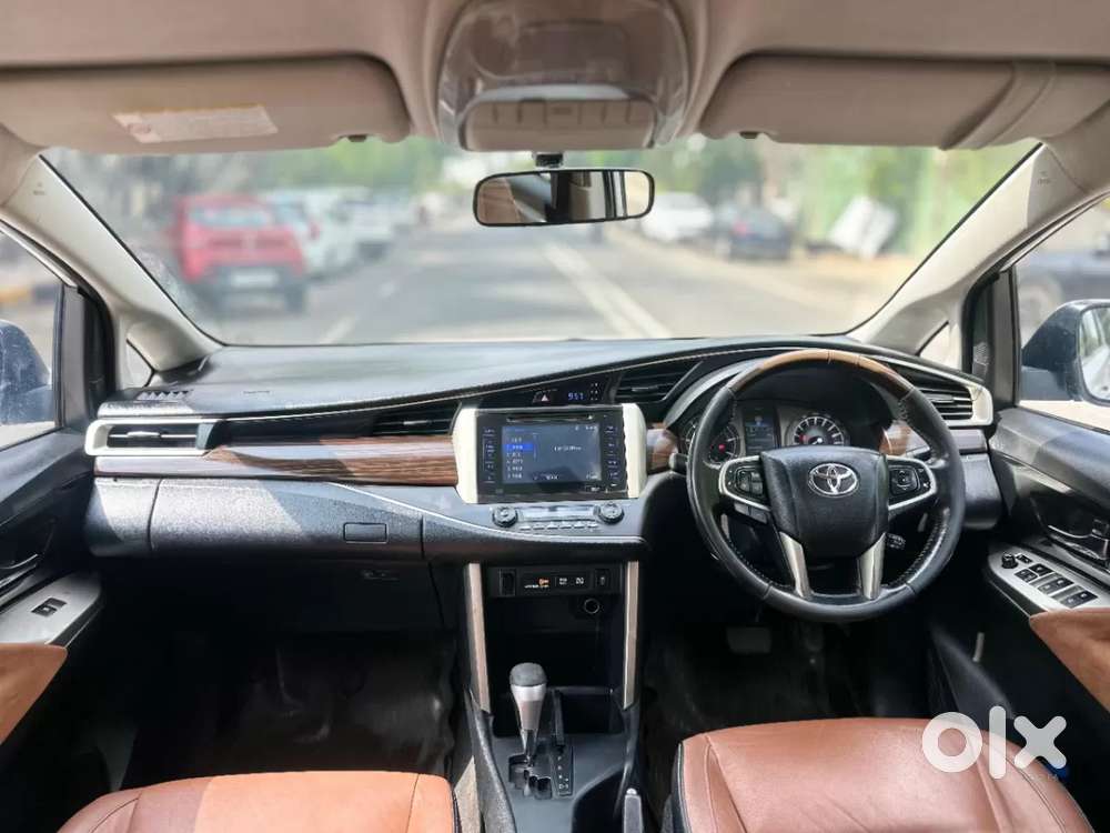 Toyota Innova Crysta 2.8 Zx At 7 Seater, 2016, Diesel