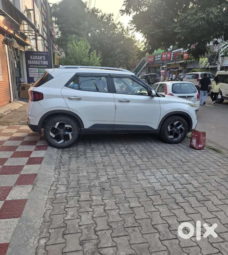 Hyundai Venue Sx 2022 74000 Km Driven
