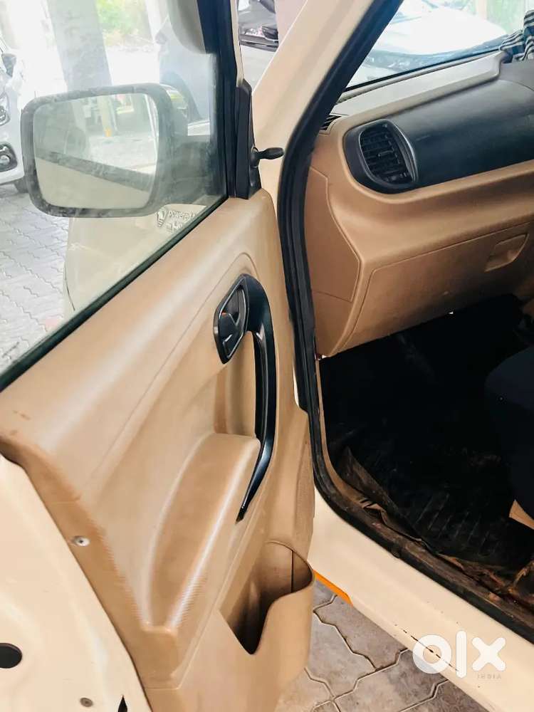 Mahindra Tuv 300 2018