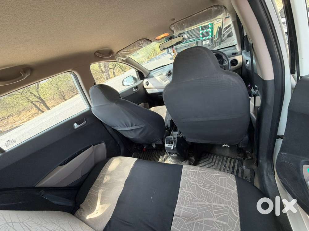 Hyundai Petrol Manual 2016 Car (10) Month