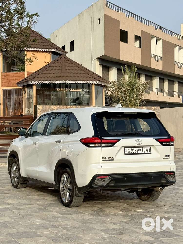 Toyota Innova Hycross 2.0 Zx Hybrid 7 Str, 2023, Petrol