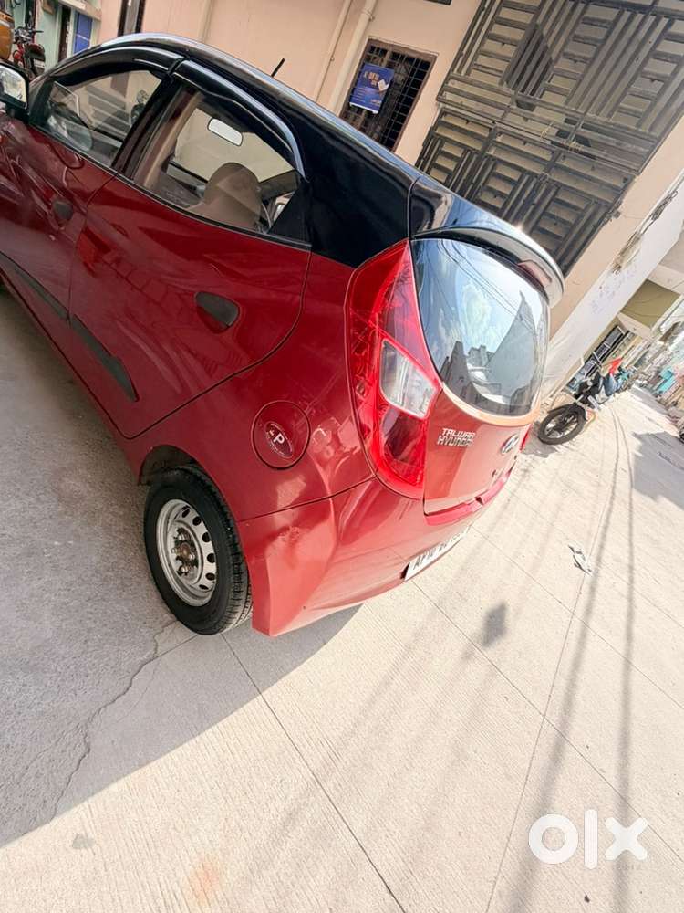 Hyundai Eon Dlite+ Red