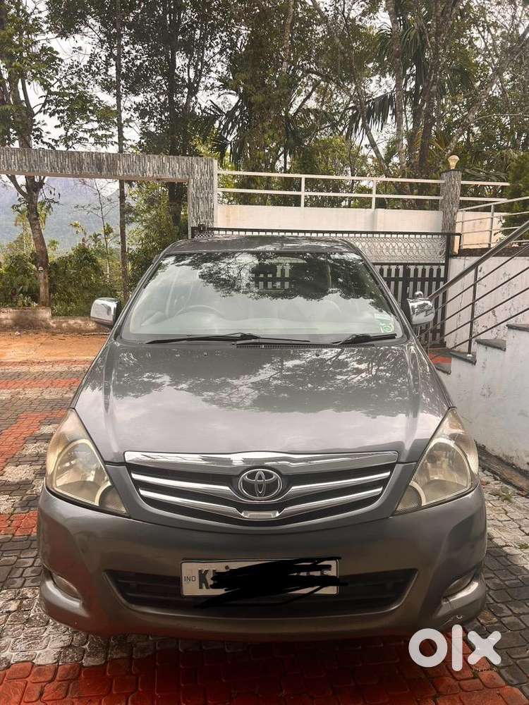 Toyota Innova 2011