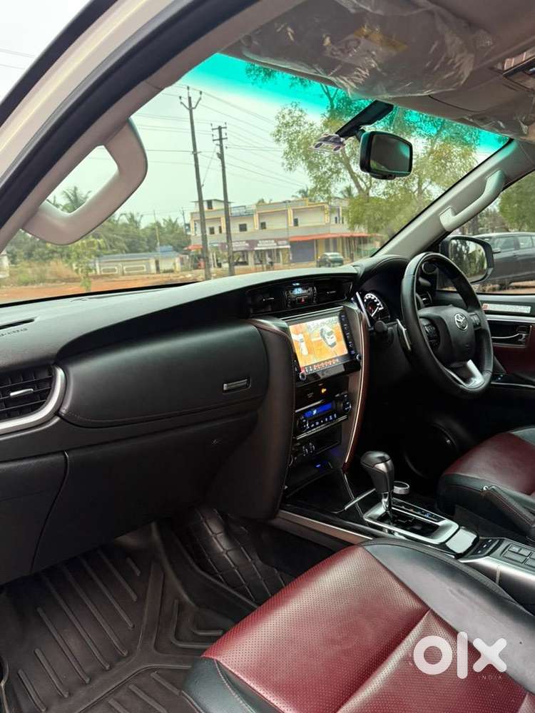 Toyota Fortuner Legender 2024 4x2