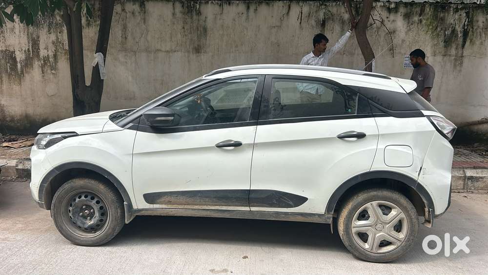 Tata Nexon 1.2 Revotron Xm Plus (s), 2023, Petrol
