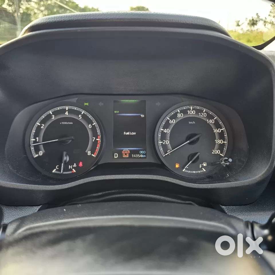 Toyota Innova Hycross, 2025, Petrol