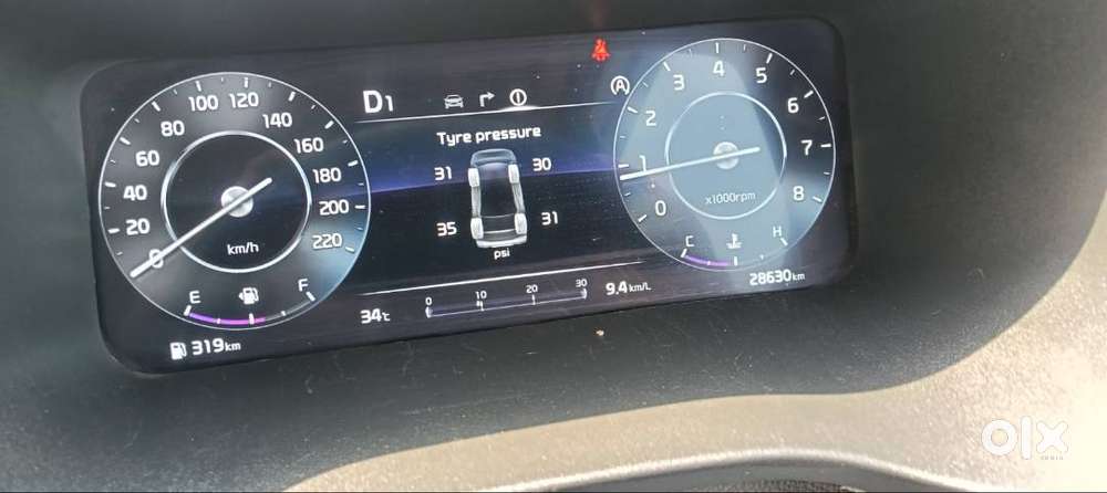 Automatic, 7 Passengers,petrol, 8 Inch Touch Screen, Parking Sensors,