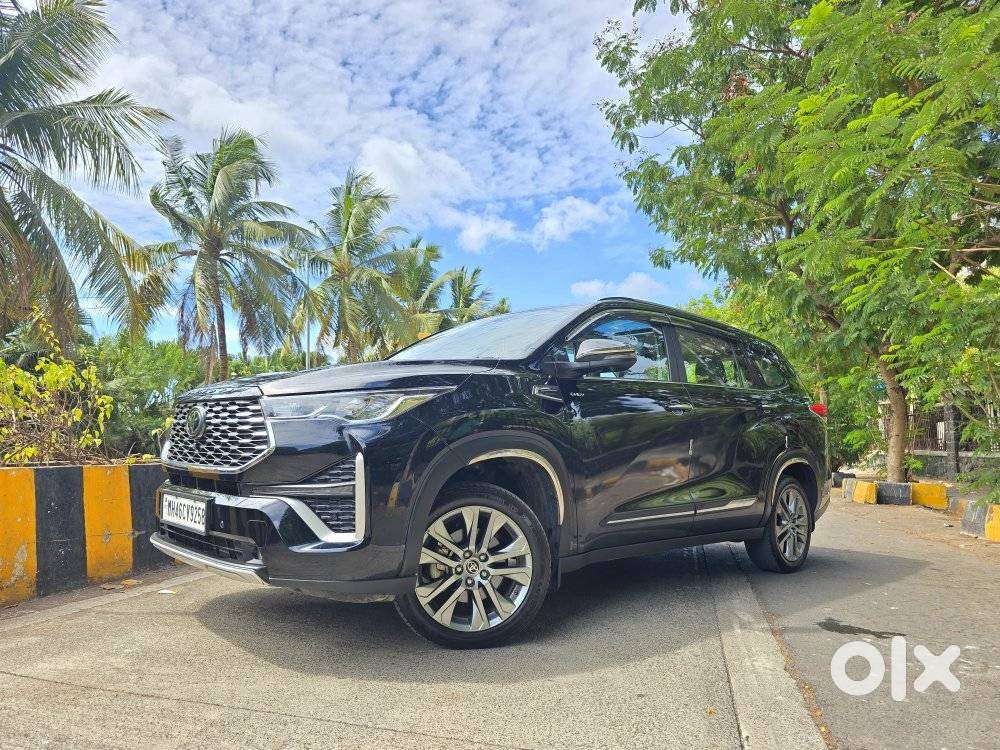 Toyota Innova Hycross 2.0 Zx (o) Hybrid 7 Str, 2025, Petrol