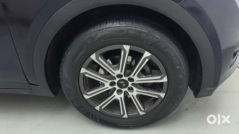 Mahindra Xuv700 2.0 Ax 7 Petrol At Luxury Pack Str, 2024, Petrol