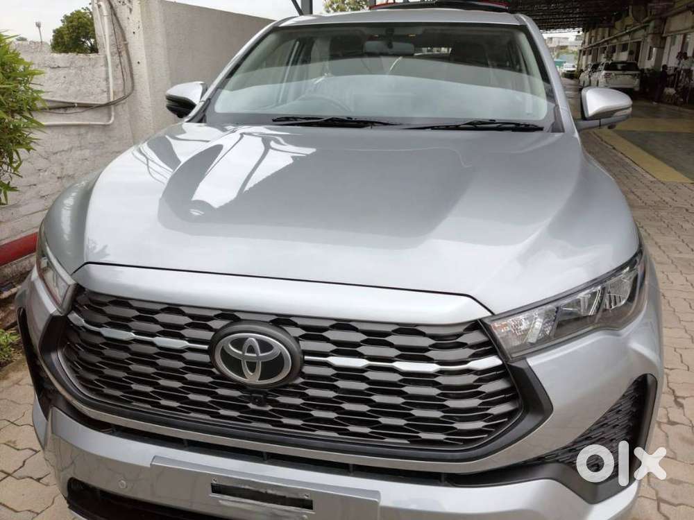 Toyota Innova Hycross