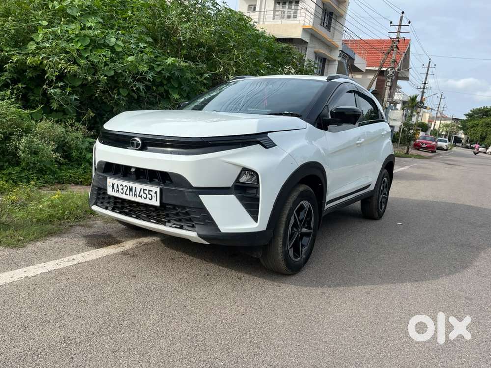 Tata Nexon 1.2 Revotron Xt, 2025, Petrol
