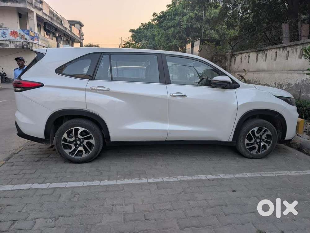 Maruti Suzuki Invicto 2025 Hybrid 12000 Km Driven