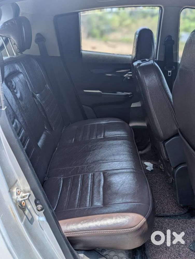 Mahindra Kuv 100 K8 5str, 2018, Petrol