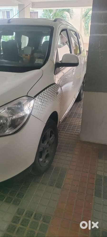 Renault Lodgy 2015 Diesel  Well Maintained  Fancy Number  Excellent