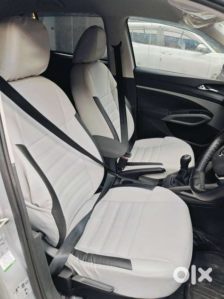 Skoda Kylaq Signature, 2025, Petrol