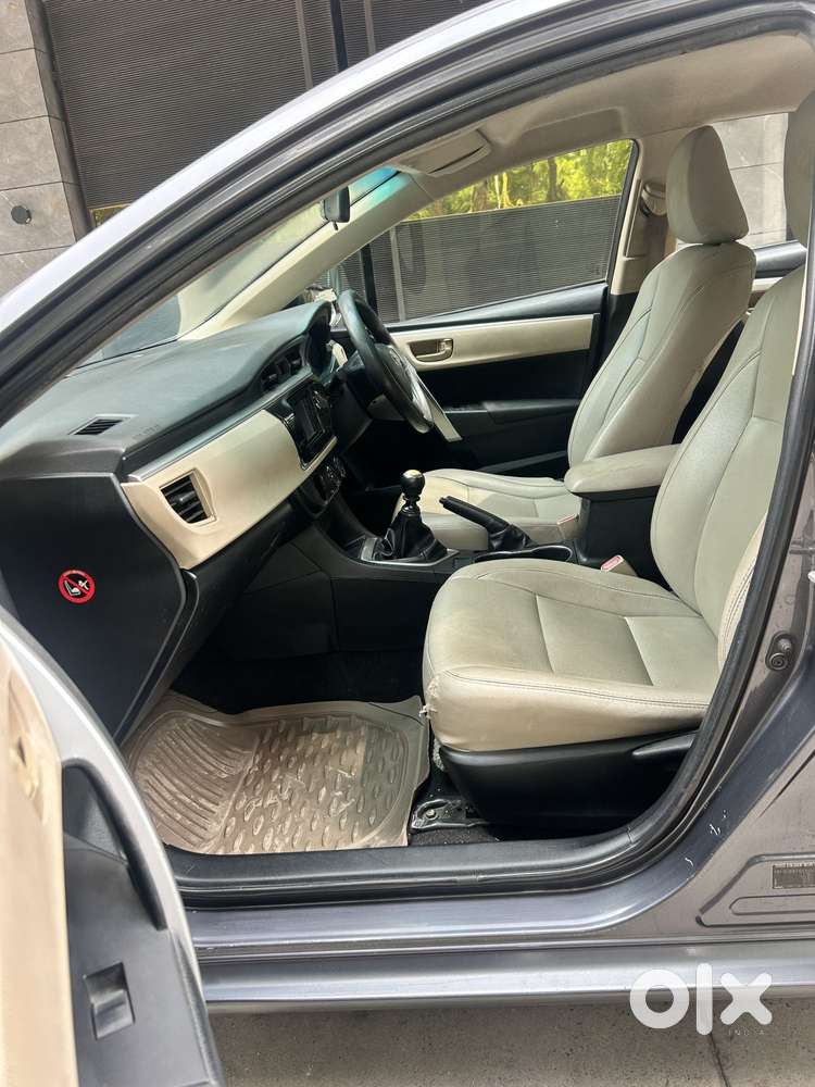 Toyota Corolla Altis 1.8 J, 2015, Petrol