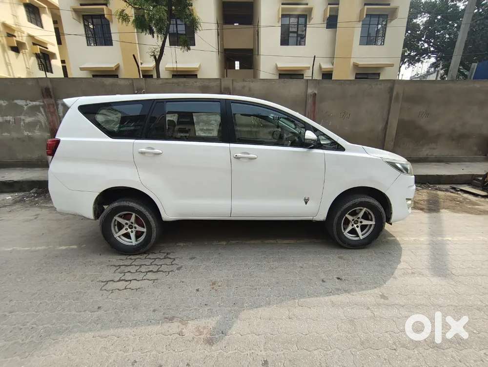 Toyota Innova Crysta 2017 Diesel Manual 127000 Km