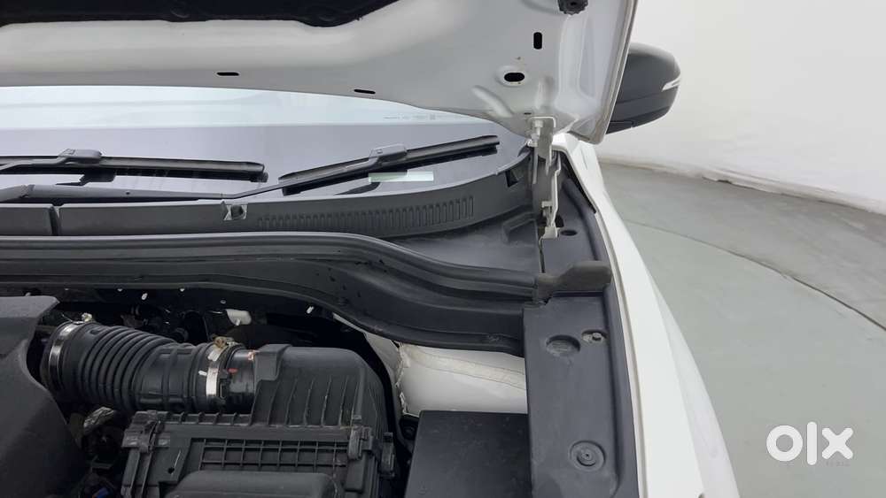 Mahindra Xuv700 2.0 Ax 5 Petrol Mt 7 Str, 2024, Petrol