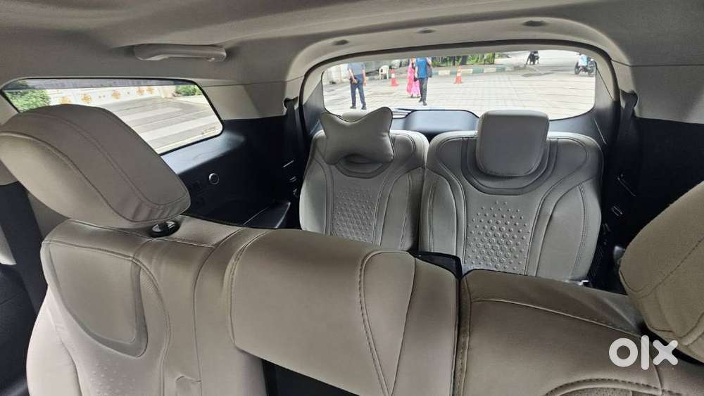 Mahindra Xuv700 2.0 Ax 5 Petrol Mt 7 Str, 2022, Petrol