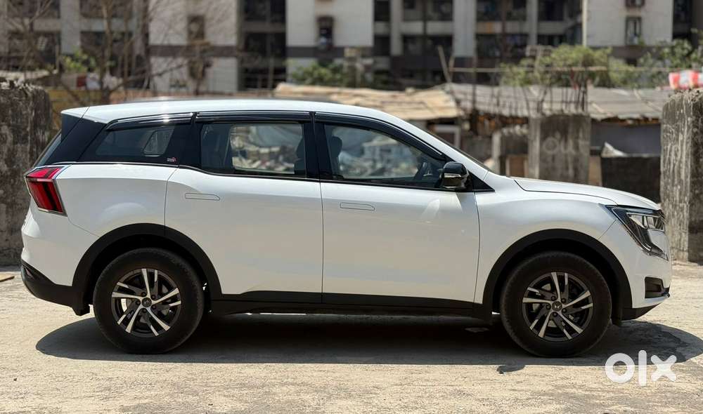 Mahindra Xuv700 2.0 Mx Petrol Mt 5 Str, 2022, Petrol