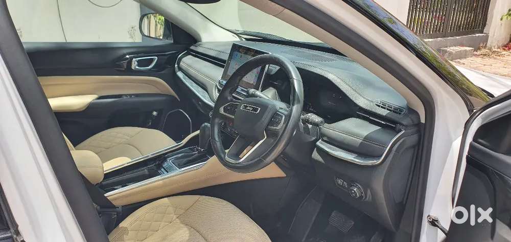 December 2024 Jeep Meredian 4x2 Limited Automatic.