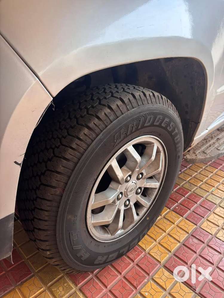 Mahindra Tuv 300 2017