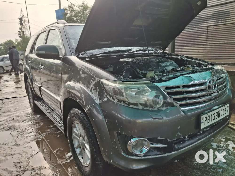 Toyota Serviced Maintain Brand Showroom Condition Fortuner New Tyres..