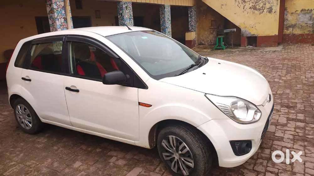 Ford Figo Petrol 2015
