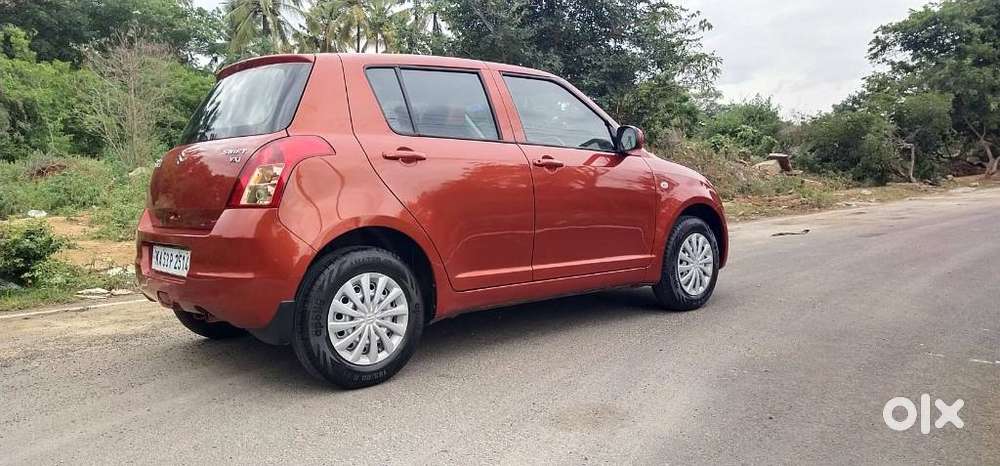Maruti Suzuki Swift Lxi Bsiv, 2010, Petrol