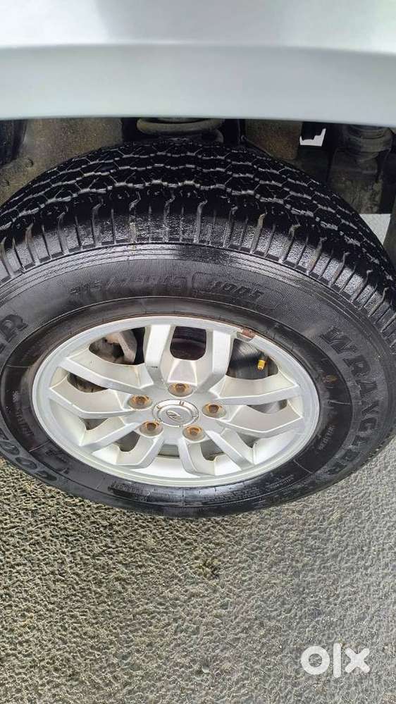 Mahindra Tuv 300 T8, 2017, Petrol